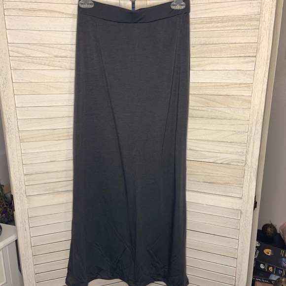 Ambiance Apparel Minimalist Plain Dark Gray Long Flowy Maxi Skirt Sz S - Picture 3 of 6